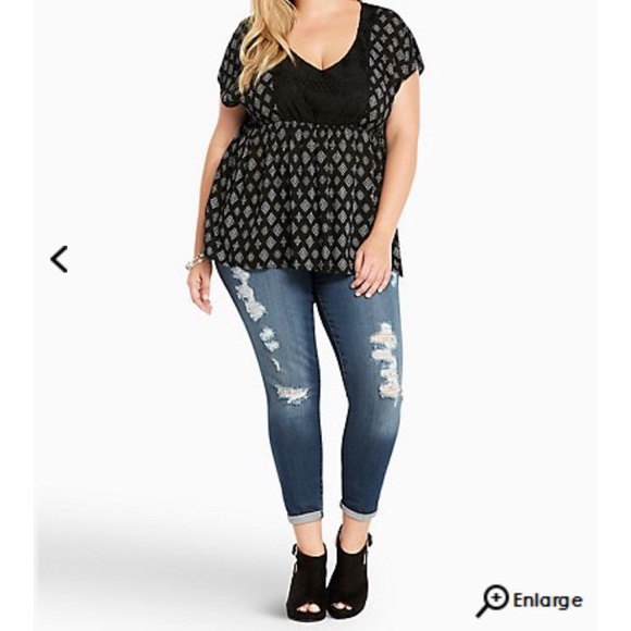 NWOT Torrid Black & White Babydoll Top - Picture 2 of 3